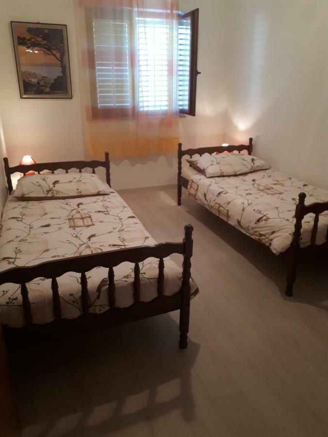 Apartments Njivice Bajcic מראה חיצוני תמונה